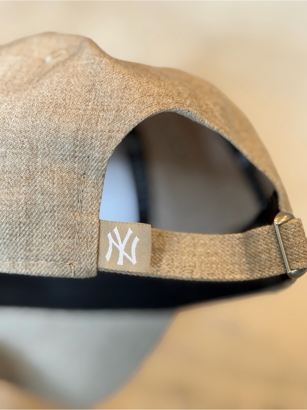 Aritzia x New Era NY Yankee 9TWENTY Adjustable Baseball Cap - Natural - Picture 8 of 11